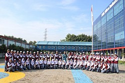 Foto bersama osis dengan Pak Yaman